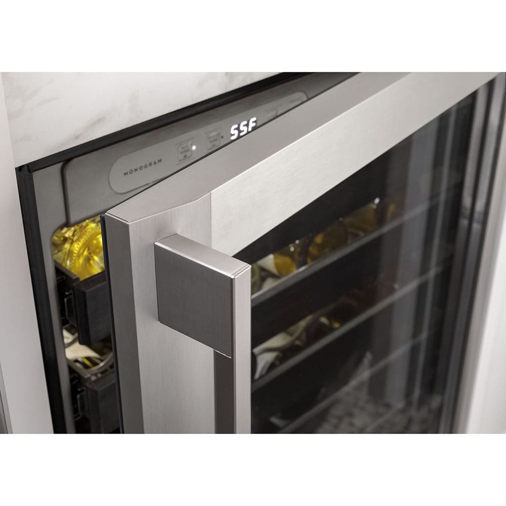 Monogram_cava_vinos_156L_inox_ZDWR240NBS_puerta.jpg