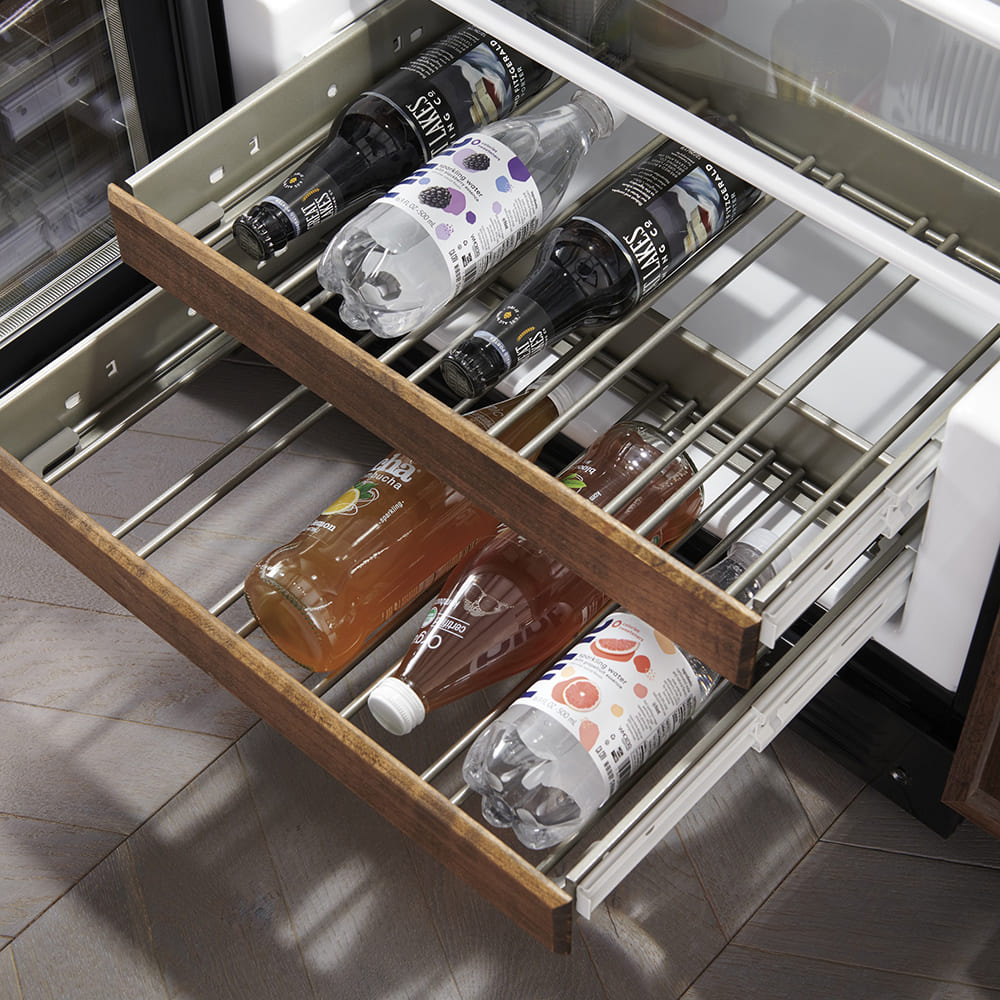 Monogram_centro_bebidas_155L_panelable_ZDBI240HII_bandeja_deslizable.jpg